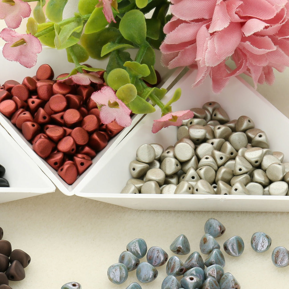 Perlenschale, dreieckig - weiss - PerlineBeads