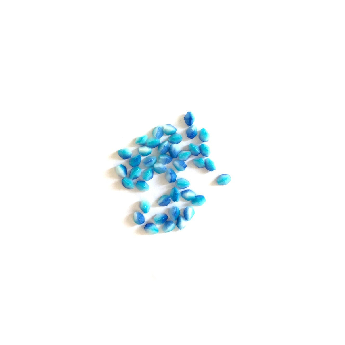 Recycelte Glasperlen "Tiny Bicone" - Blue and White - PerlineBeads