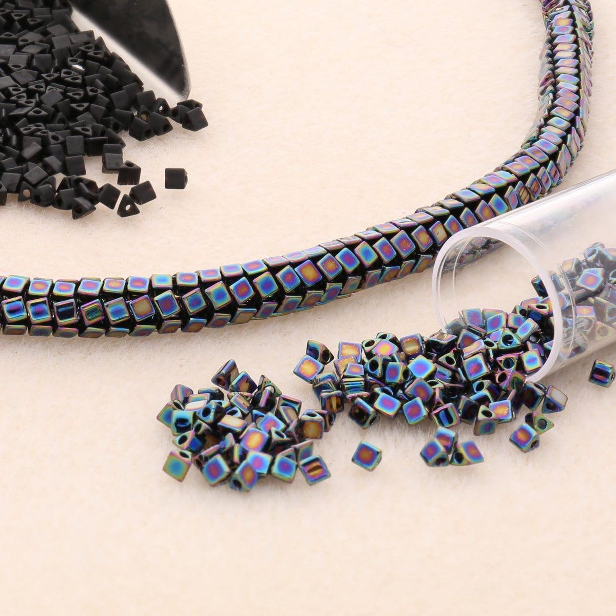 Sharp Triangle - PerlineBeads