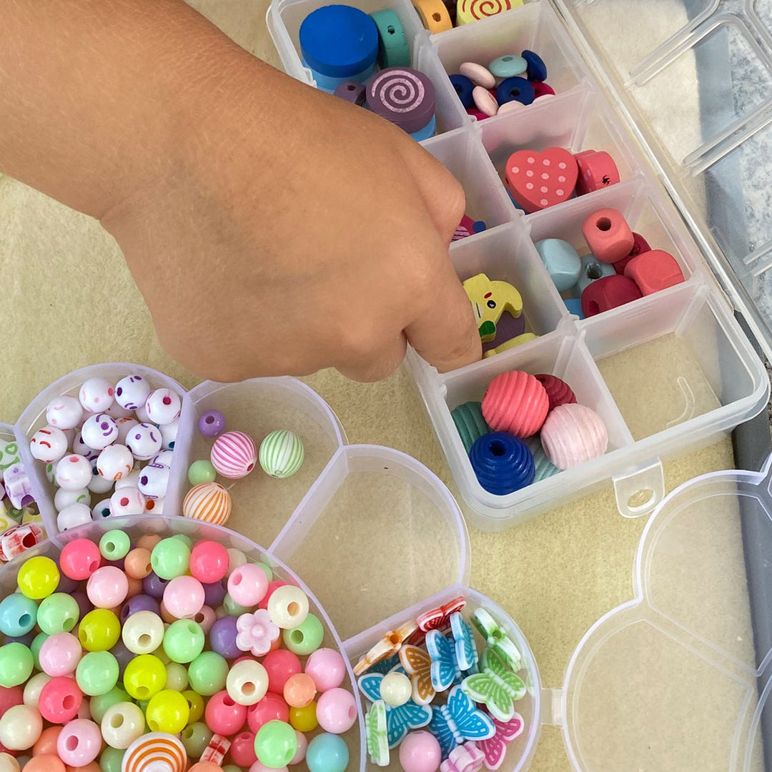 Perlenset für Kinder – Box mit verschiedene Acrylperlen in Farbe und Form - PerlineBeads