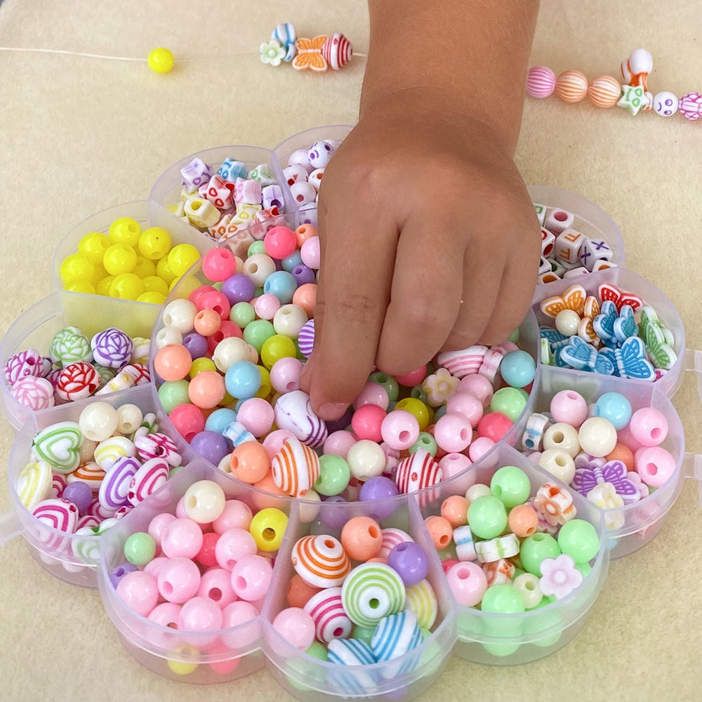 Perlenset für Kinder – Box mit verschiedene Acrylperlen in Farbe und Form - PerlineBeads