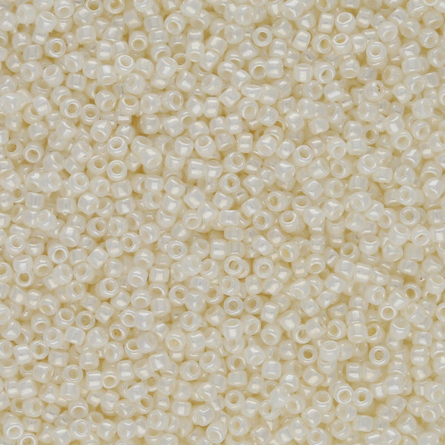 Rocailles-Perlen Toho 15/0 – Opaque-Lustered Navajo White - PerlineBeads