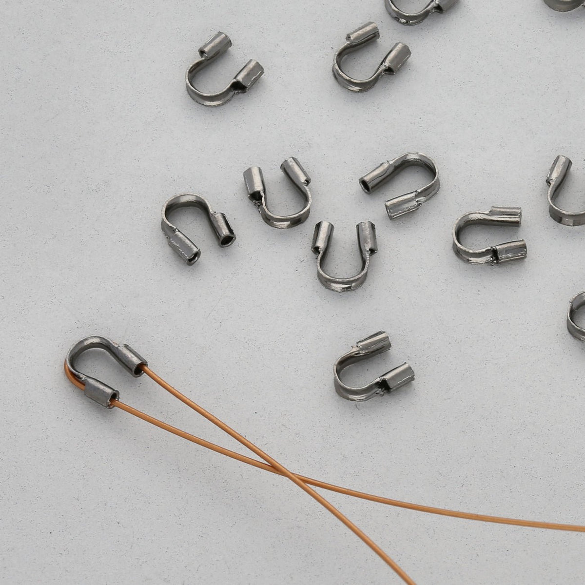 Drahtschutz (Wire guardian) aus Messing – Farbe Gunmetal - PerlineBeads