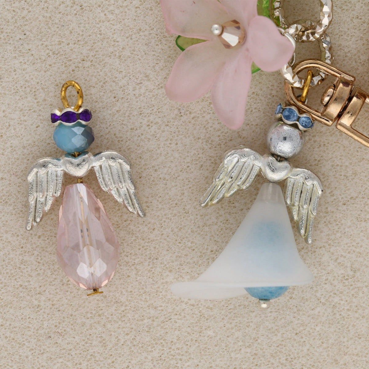 Engelsflügel im tibetischen Stil mit Herz – Farbe Silber - PerlineBeads