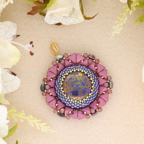 Bianca Anhänger-Bastelset: Cabochon mit Delica & Khéops Perlen - PerlineBeads