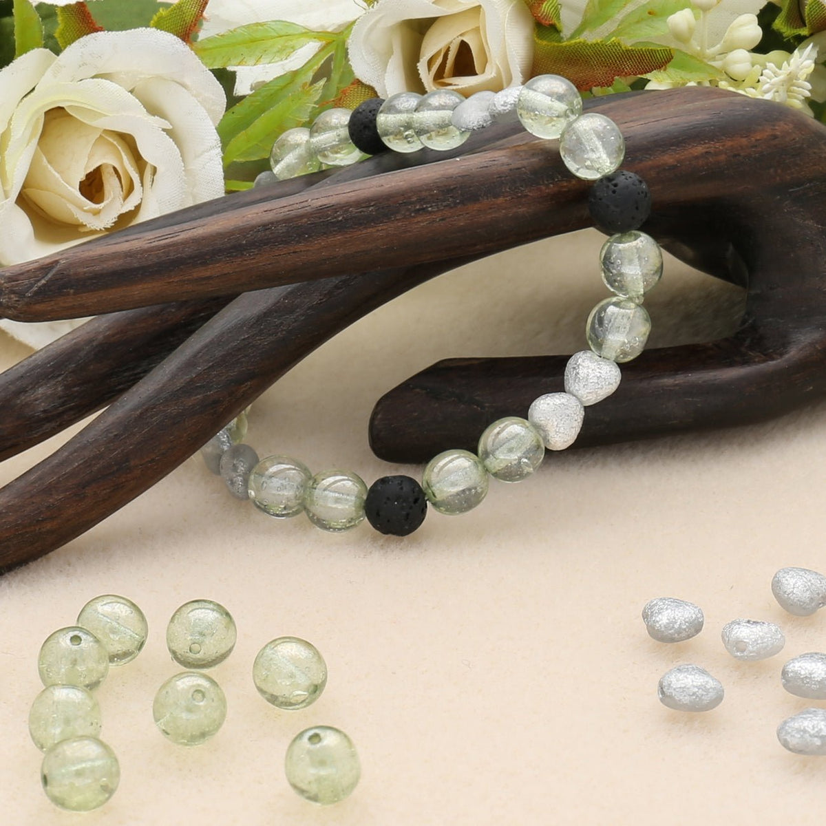 Recycelte Glasperlen "Hearts" - Rough Silver - PerlineBeads